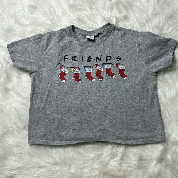 FRIENDS Tops - Friends Holiday T-shirt Size Medium